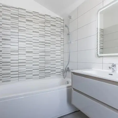 Stone Luxury * Gajana