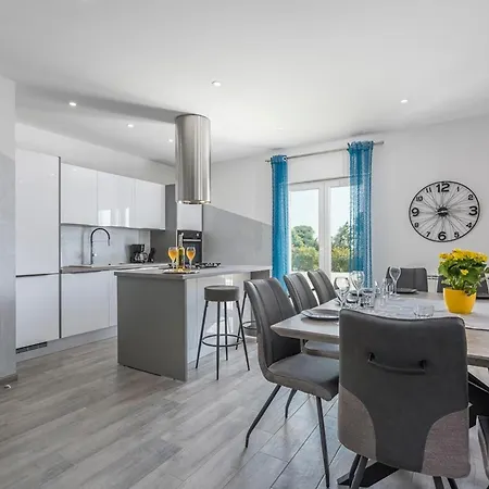 Stone Luxury Villa Gajana