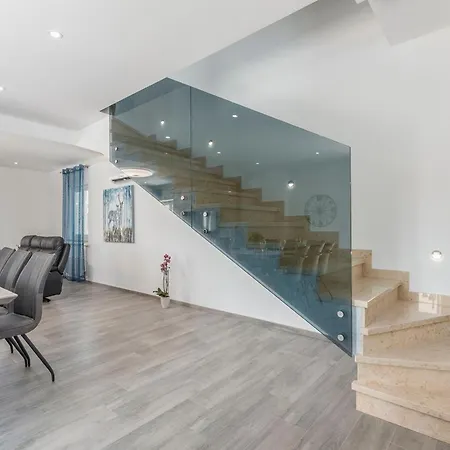 Stone Luxury Villa Gajana