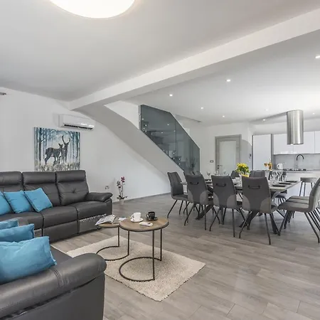 Stone Luxury * Gajana