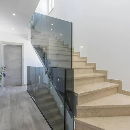Stone Luxury Gajana