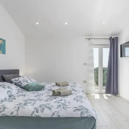 Stone Luxury Villa Gajana
