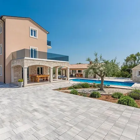 Stone Luxury * Gajana