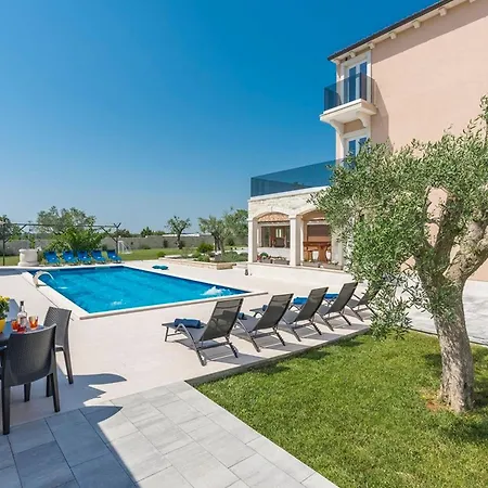 Stone Luxury * Gajana