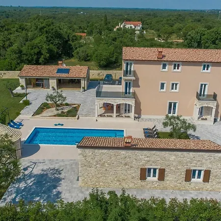 Stone Luxury Vila Gajana